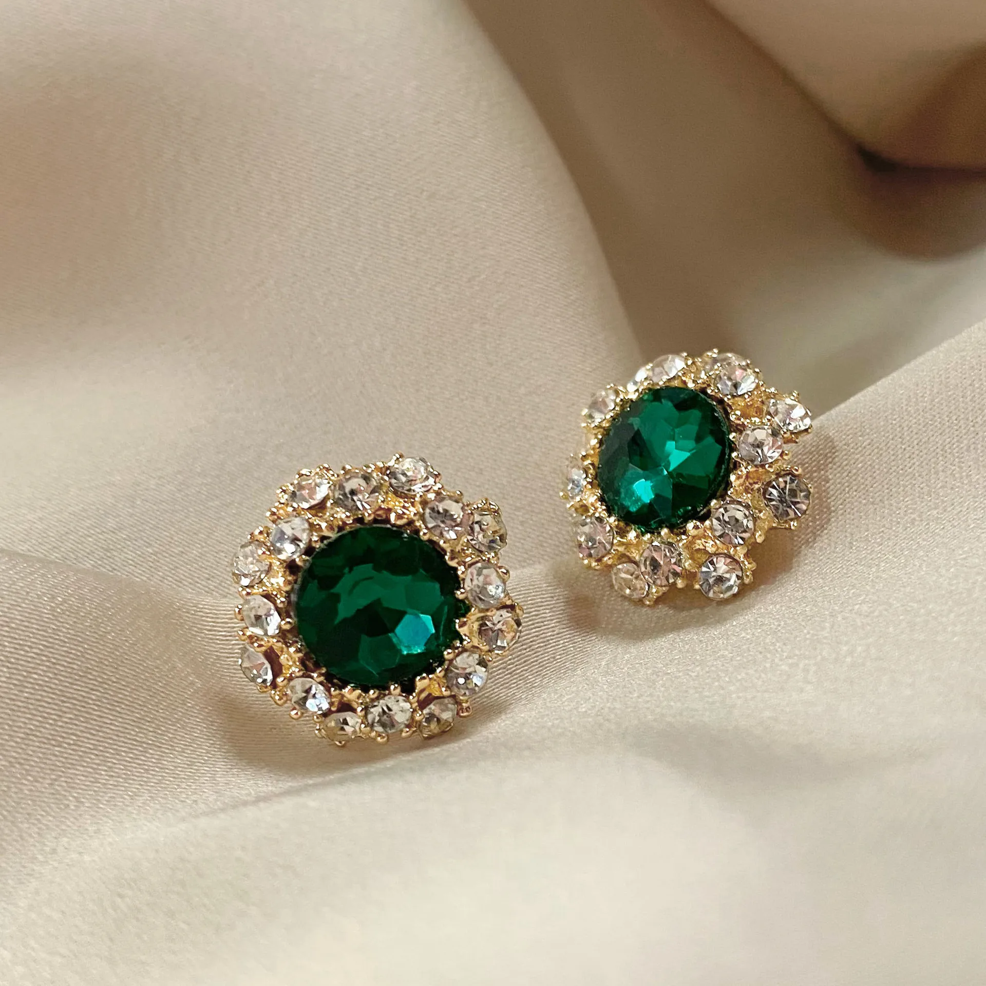 

Роскошные серьги-гвоздики с зелеными цветами и кристаллами из циркония для женщин, винтажное ювелирное изделие, модный пирсинг, подарок на ...