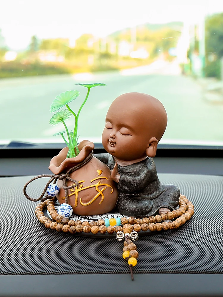 

Creative car ornaments cute little monk Buddha Buddha safe high-grade car decoration personality car accessories