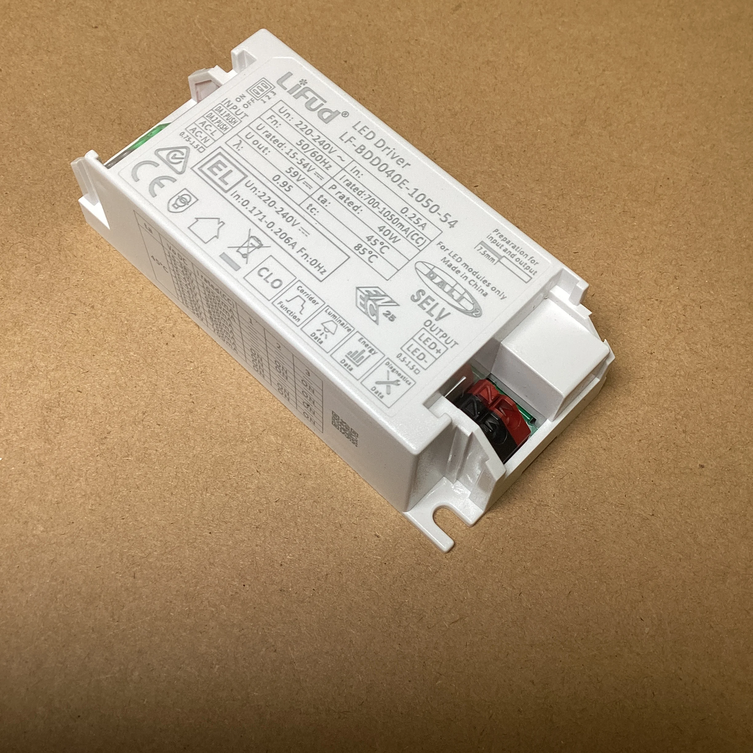 Фото Компактный светодиодный драйвер Lifud 40W max с DALI-диммированием, встроенный, CC PUSH Dimming 700mA 800mA 900mA LF-BDD040E-1050-54 EL CorridorDIM CLO №5