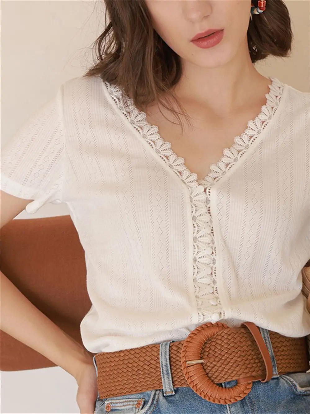 

Женская кружевная блузка с вышивкой и V-образным вырезом, Новинка лета 2023, Женская однотонная однобортная ажурная Милая рубашка с коротким рукавом
