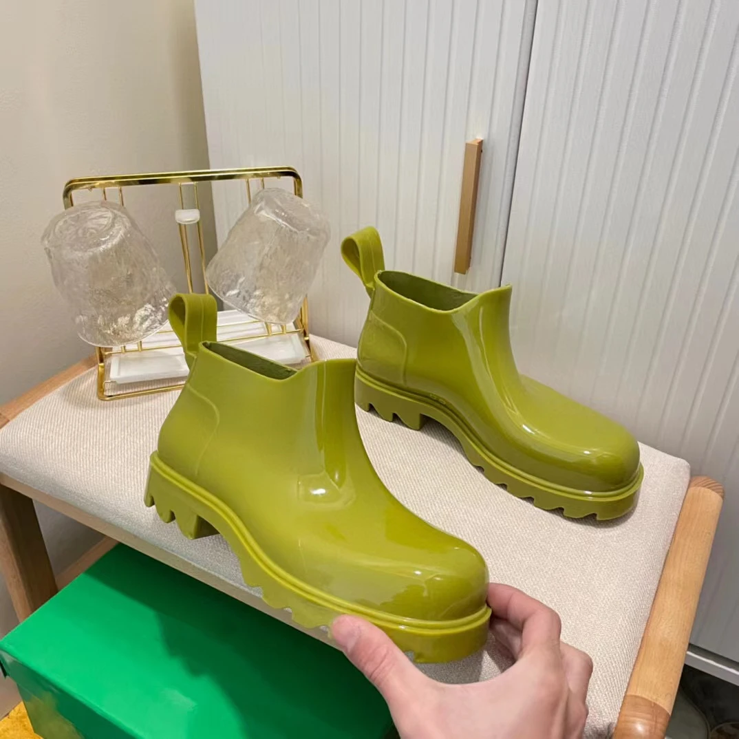 Plush Size 35-44 Unisex Chelsea Round Toe Candy Color Thick-Soled Pvc Rain Boots Low Slip On Men Ankle Shoes