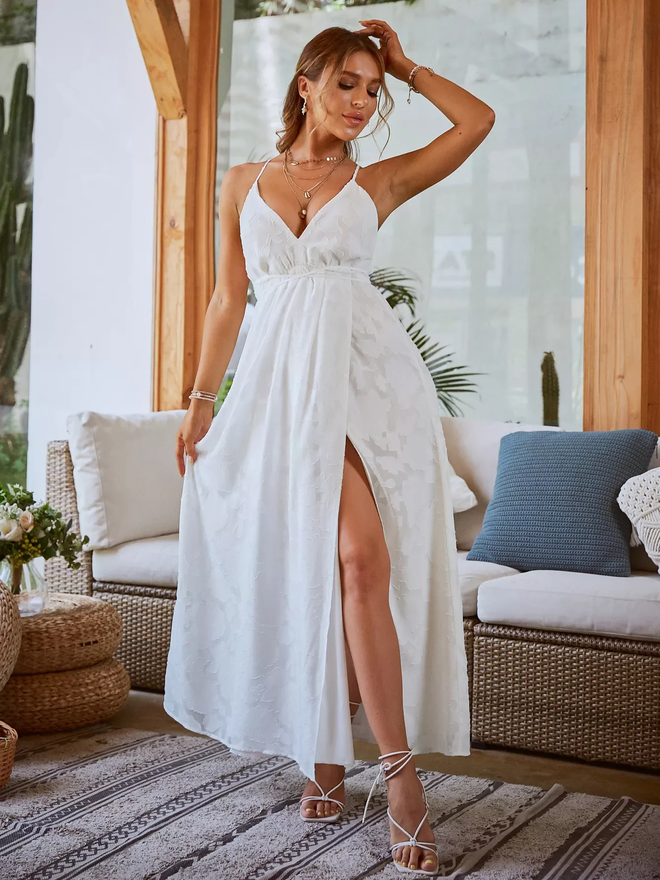 

Женский сарафан на бретелях-спагетти, белое длинное платье с открытой спиной и разрезом, одежда для отдыха и пляжа, лето 2022