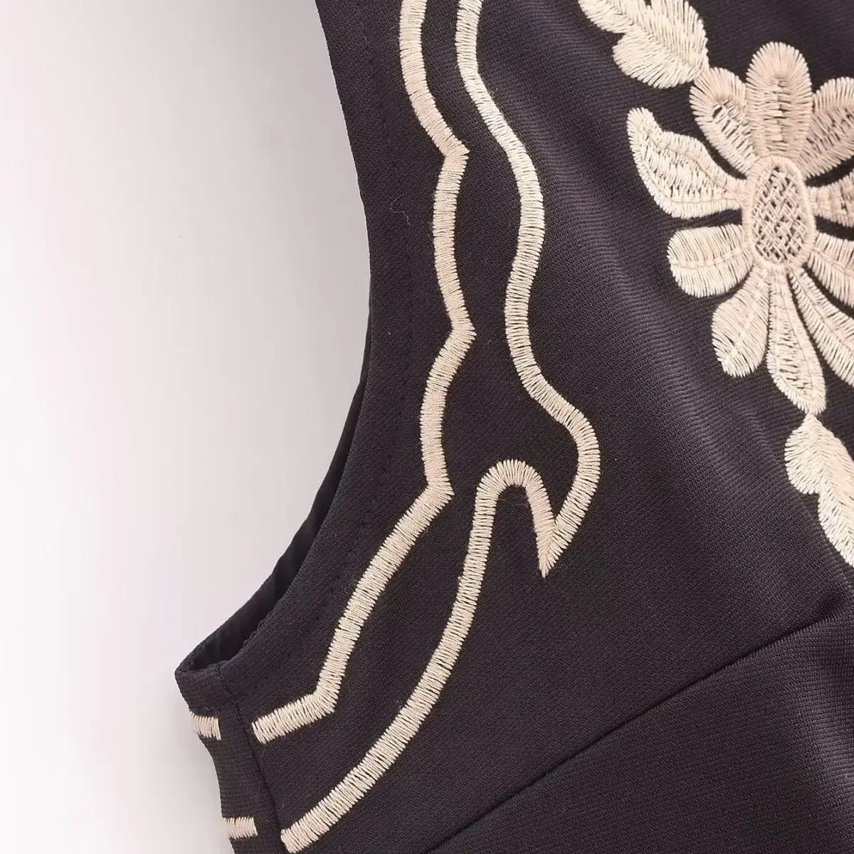 2024 летний новый женский модный универсальный простой жилет с вышивкой в стиле