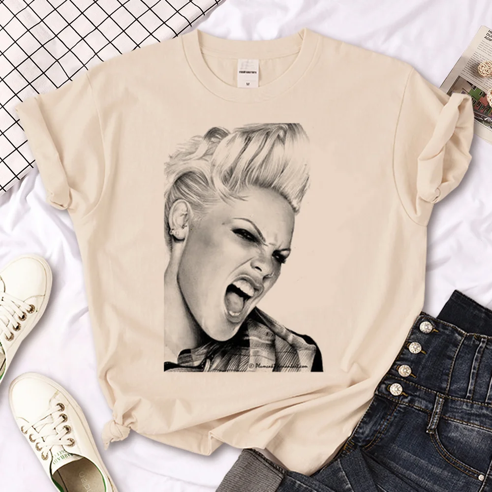 Женская футболка в японском стиле