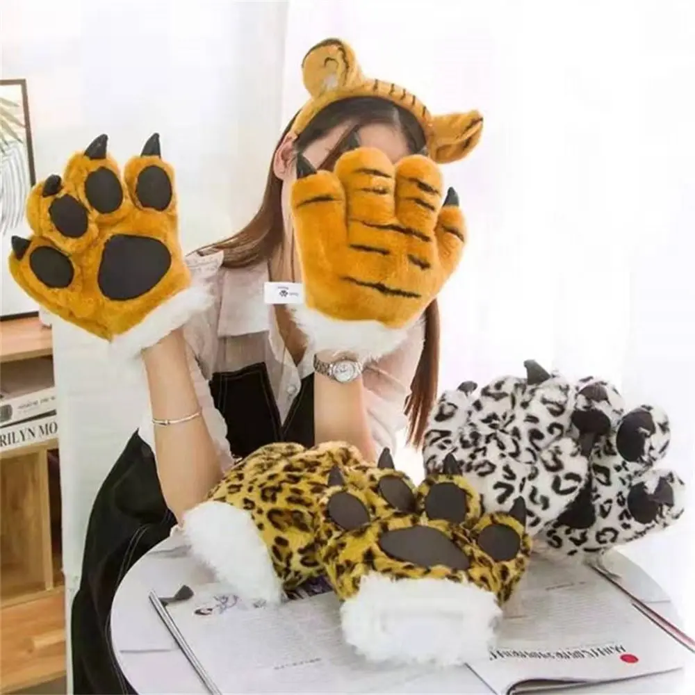 

1Pair Creative Animal Paw Claw Hand Gloves Plush Toys Cartoon Animal Gloves Leopard Giraffe Dinosaur Tiger Stuffed Animal Xmas