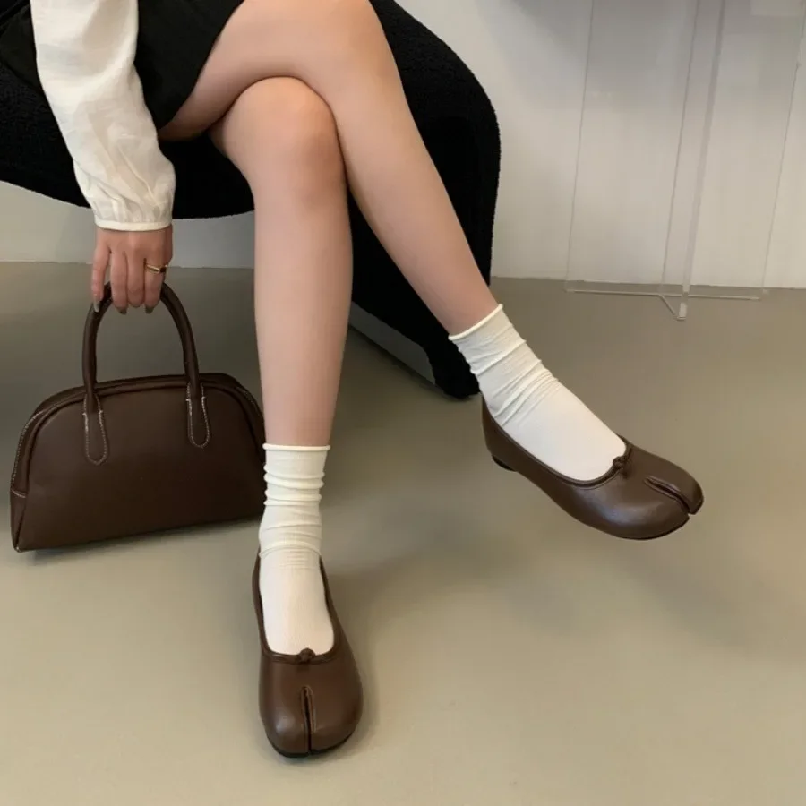 Женские туфли на плоской подошве повседневные мягкие с разрезом без застежек