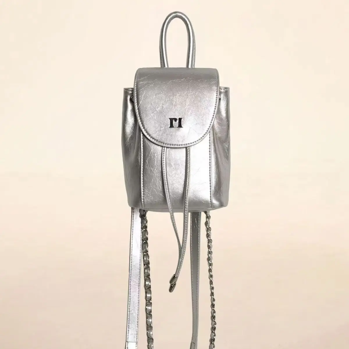 Metallic Silver Backpack Women Chains Shoulder Bag Mini Designer Backpack Fashion Drawstring Bags for Women 2023 Ladies Book Bag