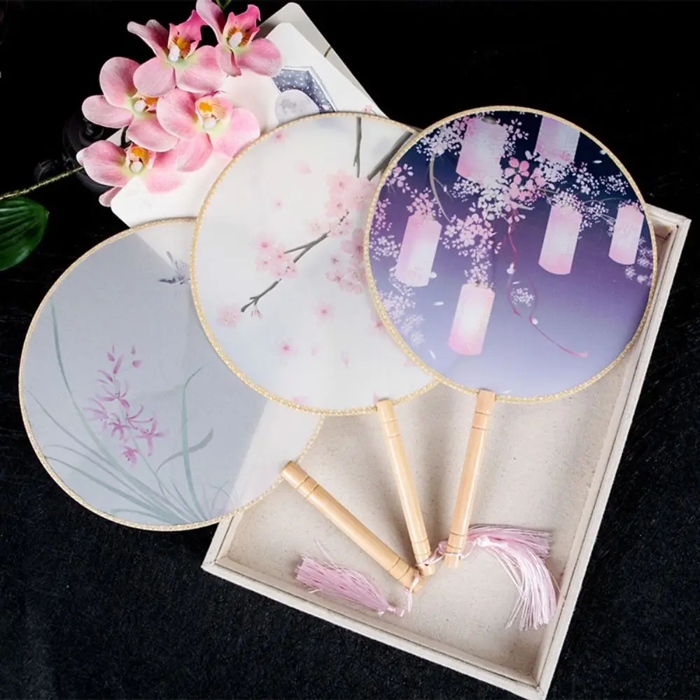 

Ladies Vintage Style Silk Fan Chinese Classical Embroidered Round Fan Wedding Dance Wooden Handle Hand Fan Home Decoration