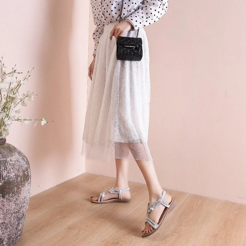 2023 Women Flat Shoes Summer Luxury Designer Rhinestone Sandals Diamond Elegant Glitter Beach Sandals Black Silver Gold Sandals