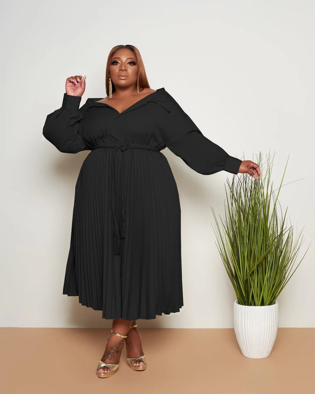 

ChocoMisty-Lady Plus Plus-size DressesV Neck Solid Basic Maxi Dress