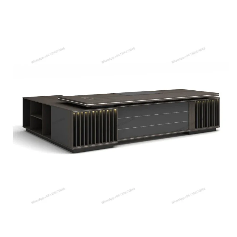 Стильный и минималистичный стол начальника генерального директора большого