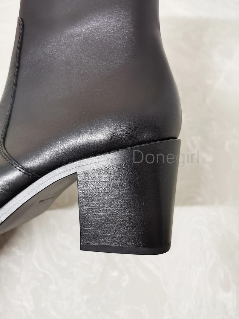 Женские ботинки из натуральной кожи с острым носком на высоком массивном каблуке