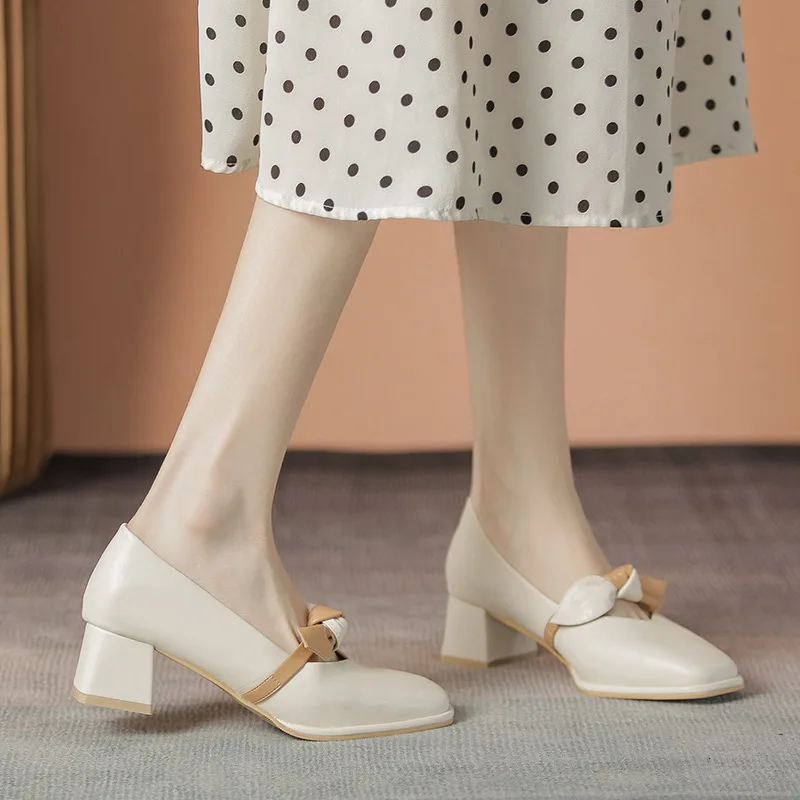 

Женские туфли 2023 года, женская обувь с квадратным носком, модные повседневные кроссовки с бантом, новые ретро кроссовки большого размера на каблуке, с перекрестными элементами и бабочками