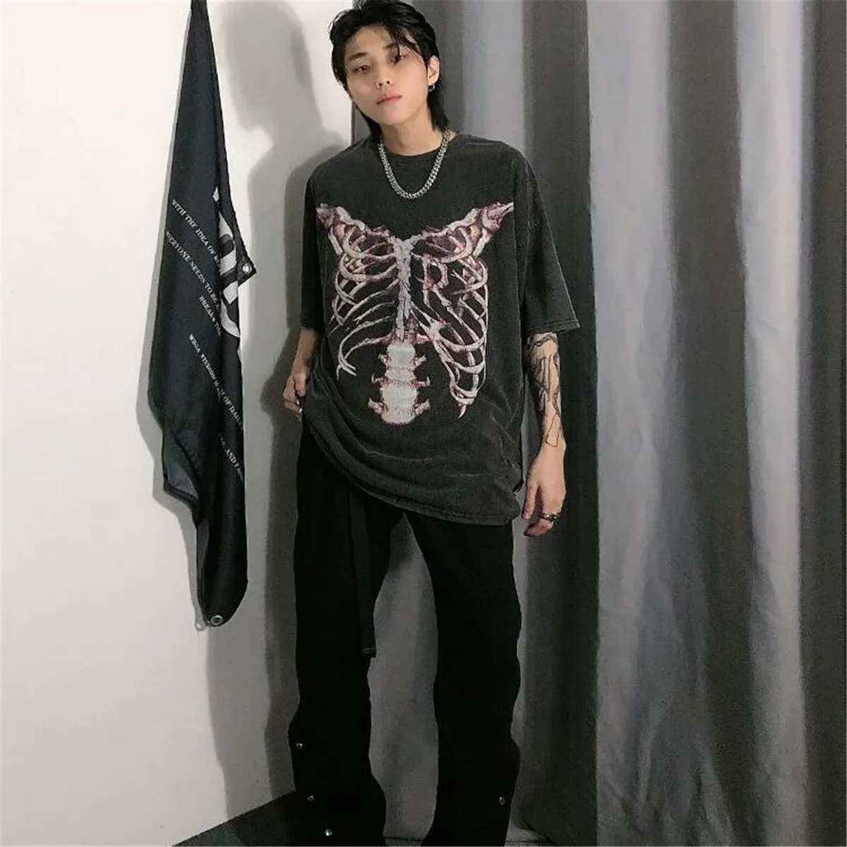 

Футболка женская хлопковая с принтом костей, модная футболка оверсайз в стиле K-POP, готика, в японском стиле, летняя