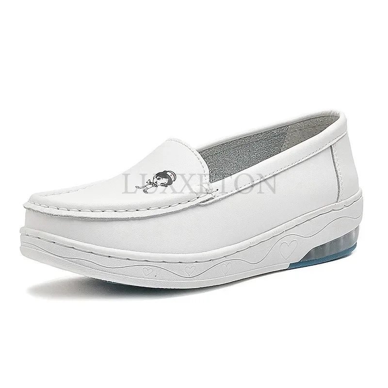 Женские кроссовки из натуральной кожи на мягкой подошве