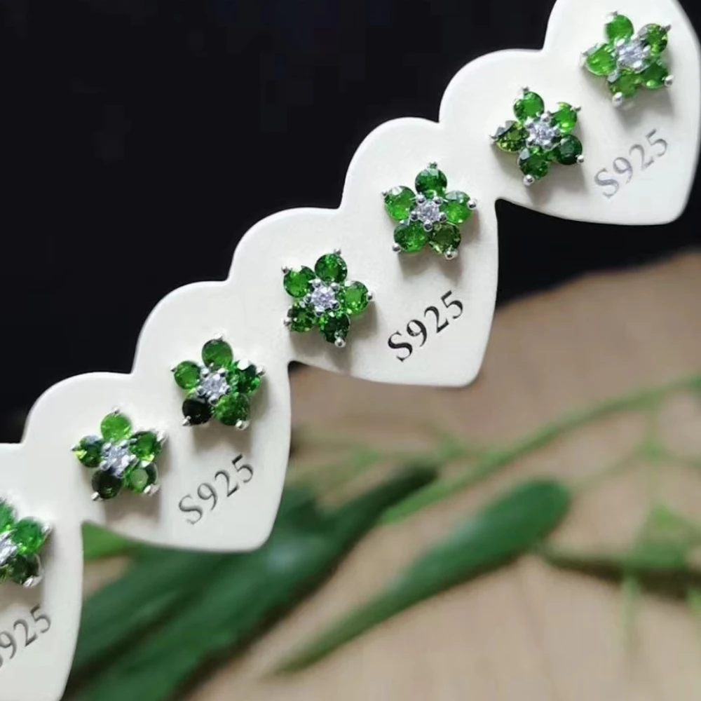 

1pair Natural diopside white copper stud earrings