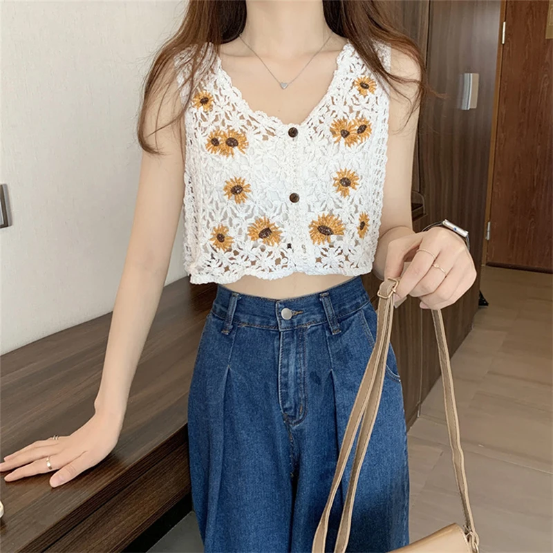 Короткий женский Трикотажный жилет майка с вышивкой и вырезами нижняя рубашка