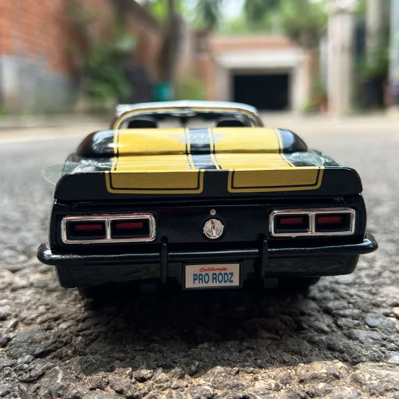 Фото Оригинальная модель 1:18, GM Chevrolet 1968 Camaro, модель автомобиля из сплава для дисплея, подарков и коллекций №3