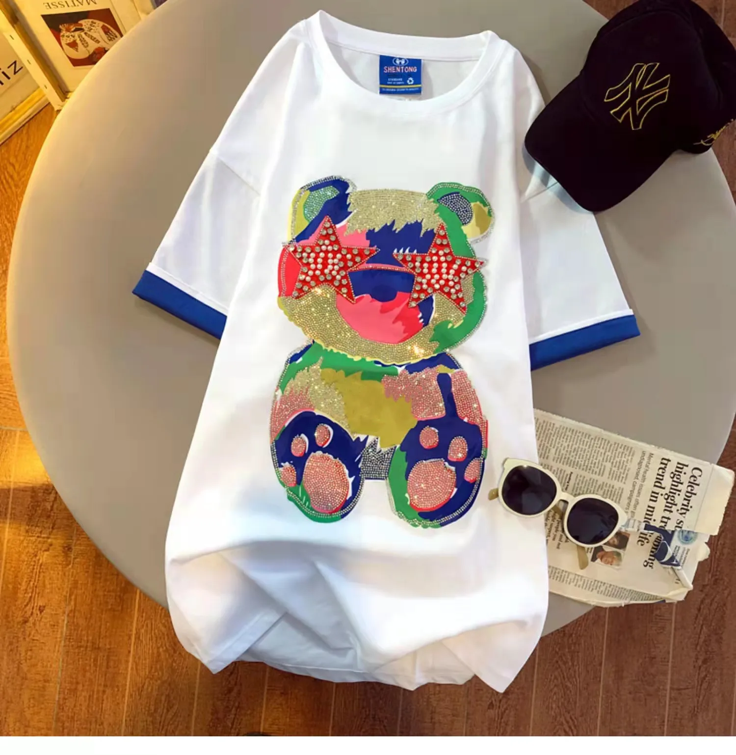 

2022 new loose heavy work diamond colored graffiti cartoon bear short-sleeved T-shirt women on the ins tide