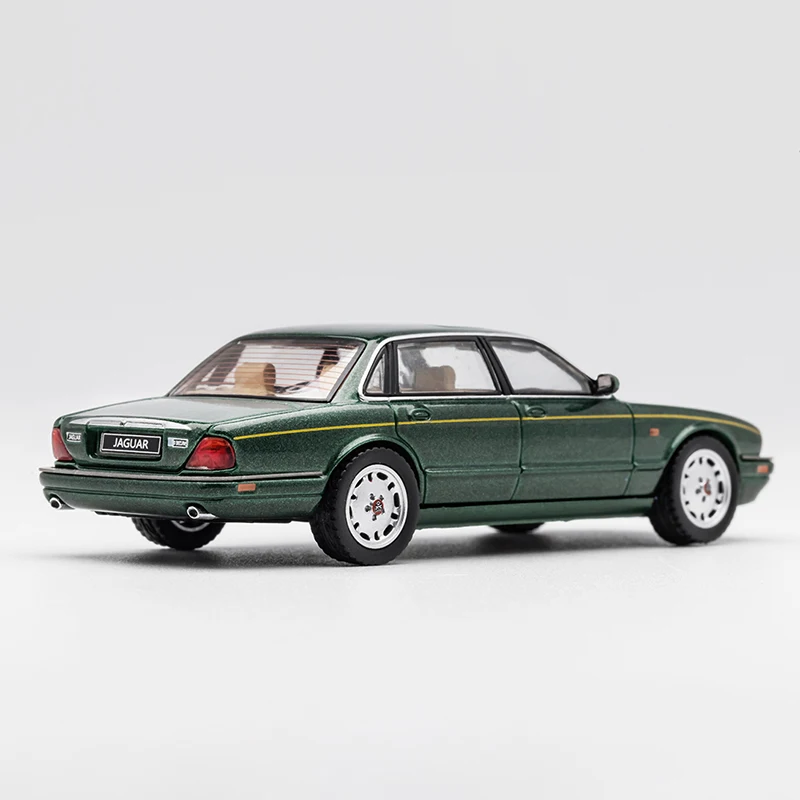 Новое поступление модель автомобиля в масштабе 1:64 для Jaguar XJ (X300) металлический