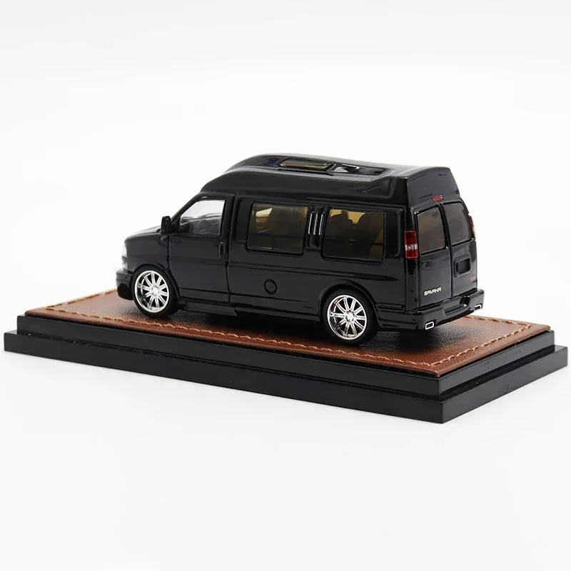 GOC 1:64 GMC SAVANA Black Limited800 Литая под давлением модель автомобиля