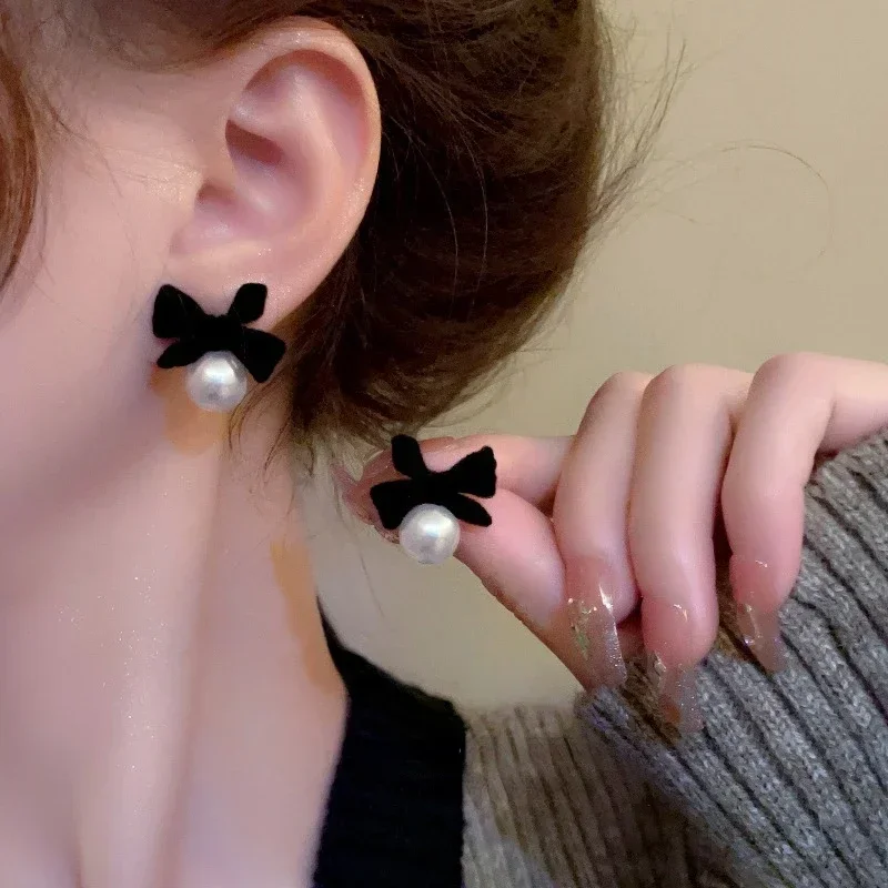 Черные флокированные серьги-гвоздики Dawndesslo