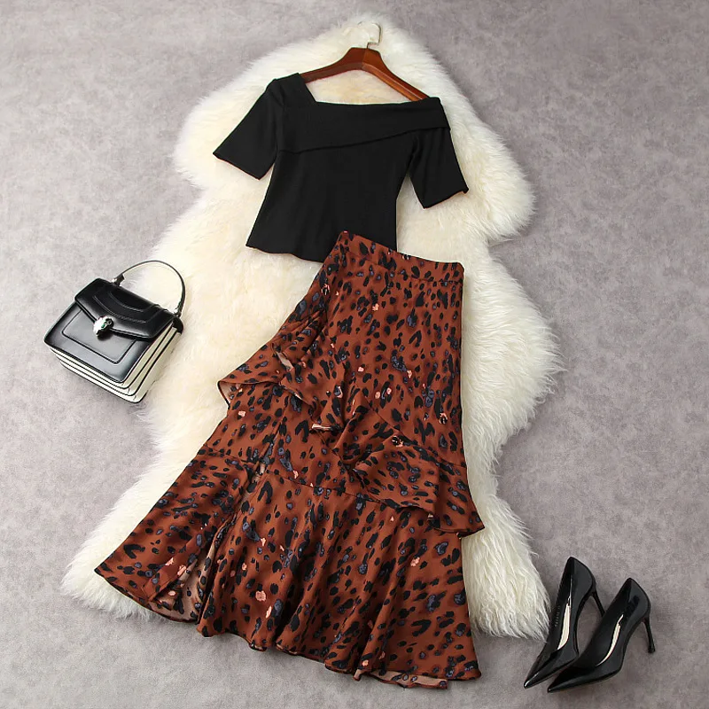 

2021 Summer Two Piece Outfits Designer Skew Collar Knitted Short Tops and Leopard Cake Skirt Set Women PUNK Style Runway Fahsion