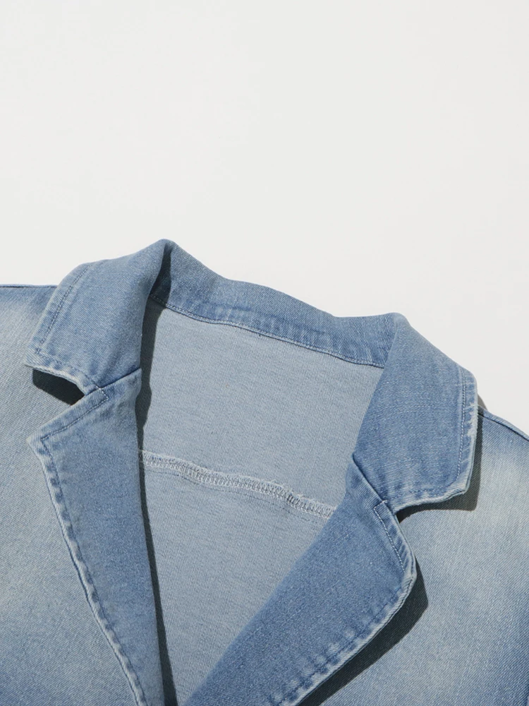 Темпераментные джинсовые однобортные мини-платья с длинными рукавами и высокой