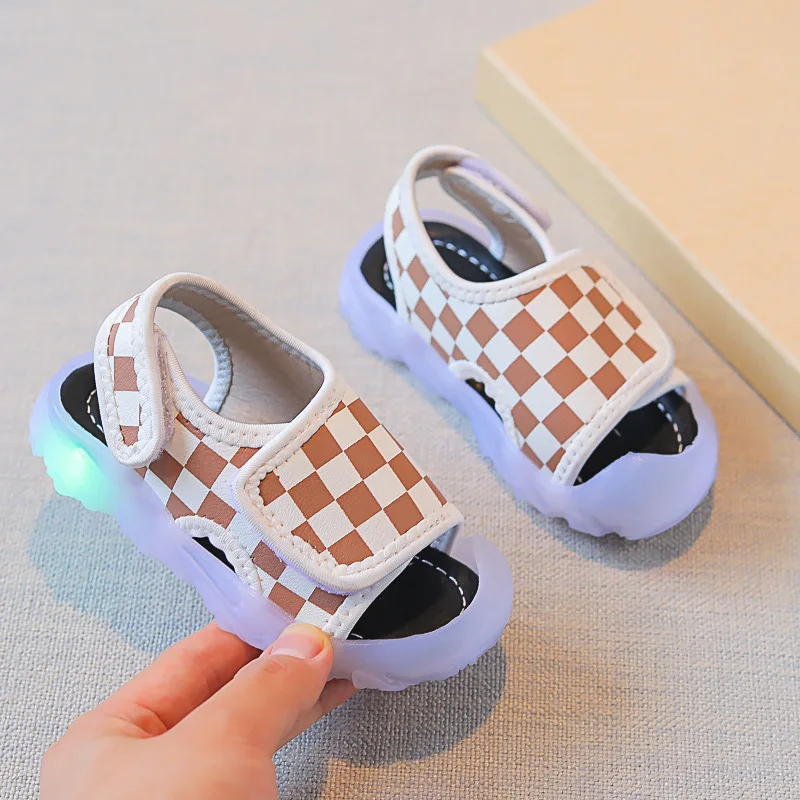 

Baby Fashionable Children's 2022 Summer New Korean Version Boys Beach Shoes LED Flashing Lights Checkerboard Baby Sandals Cute
