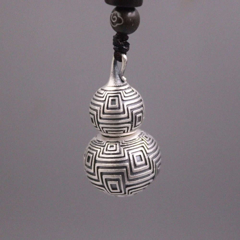 Подвеска в виде тыквы из серебра 999 пробы 14-15 г