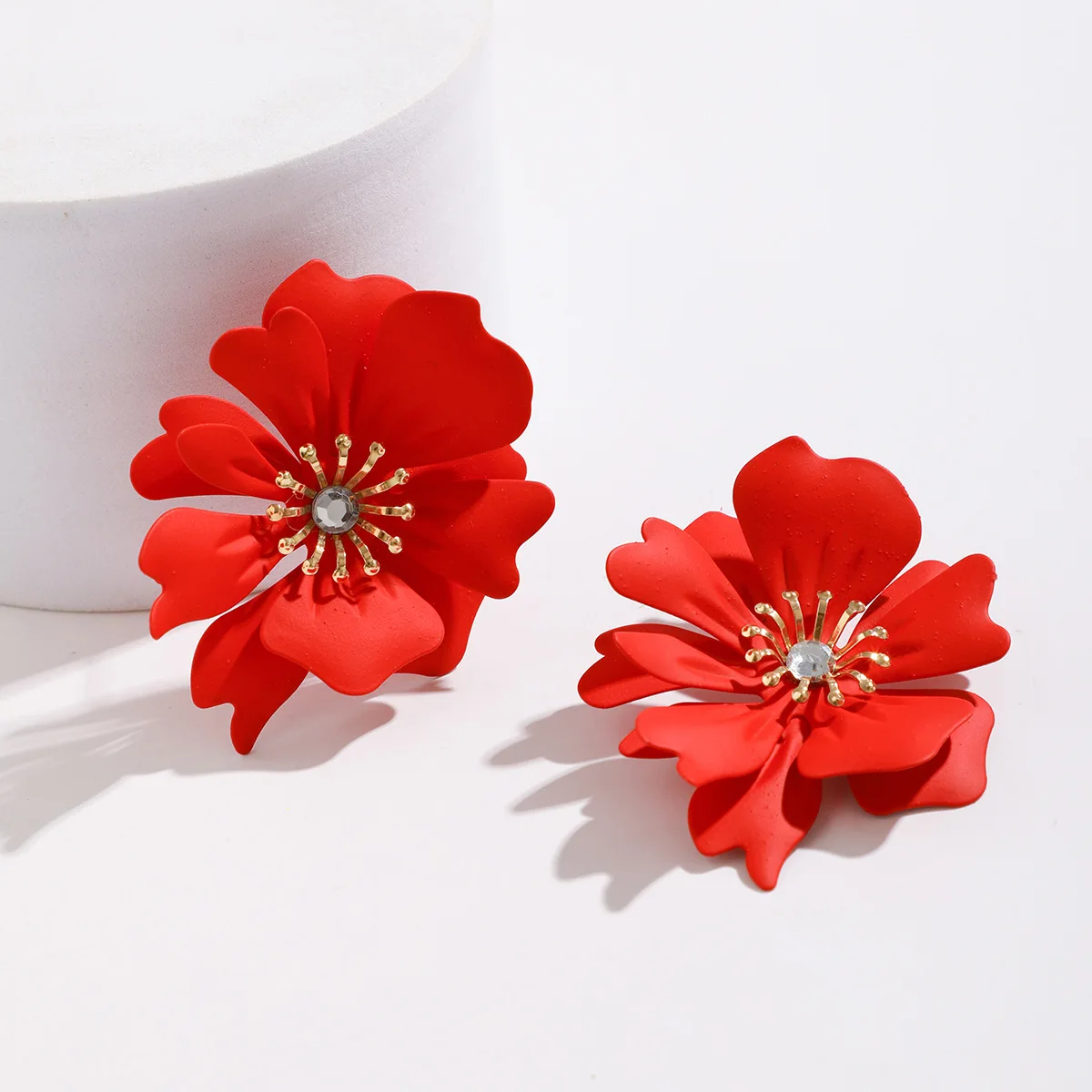 Женские серьги-гвоздики в богемном стиле