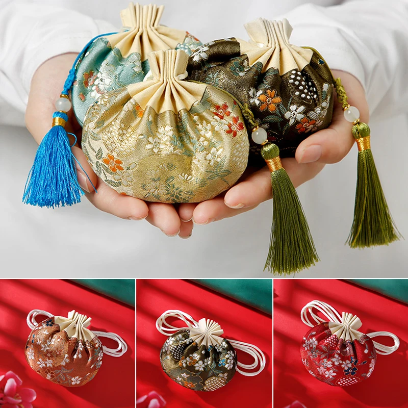 

1PC Interior Decoration Jewelry Storage Bags Embroidery Brocade Temperament Sachet Car Hanging