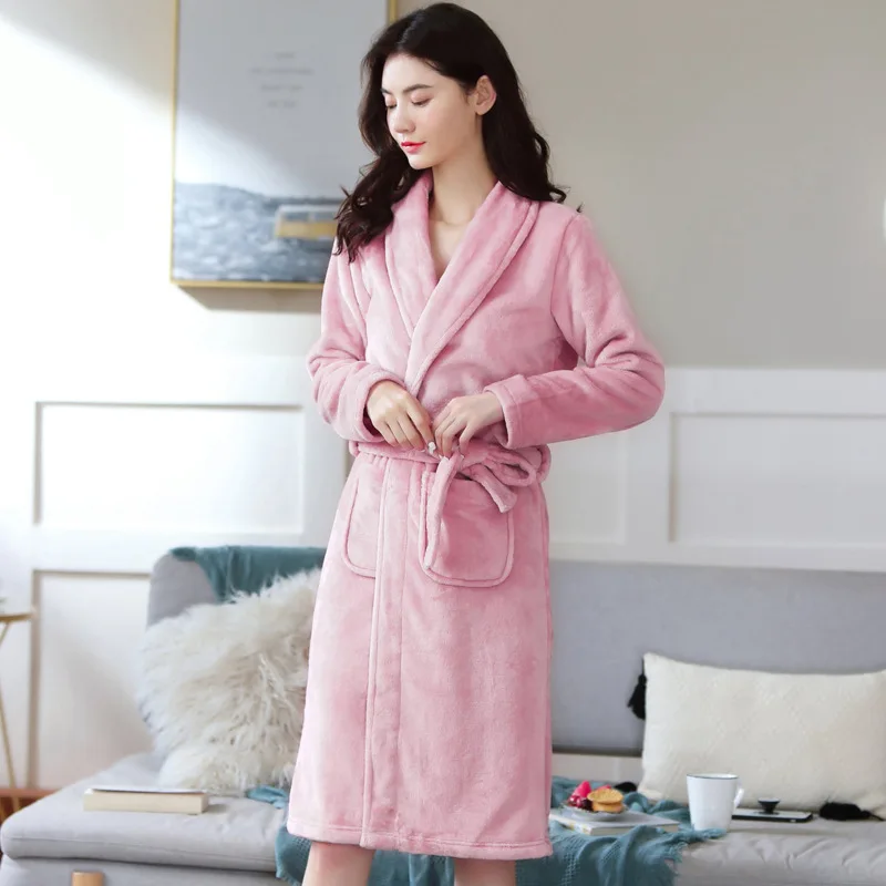 

Женское зимнее пальто и теплое и мягкое платье с капюшоном и толстыми карманами