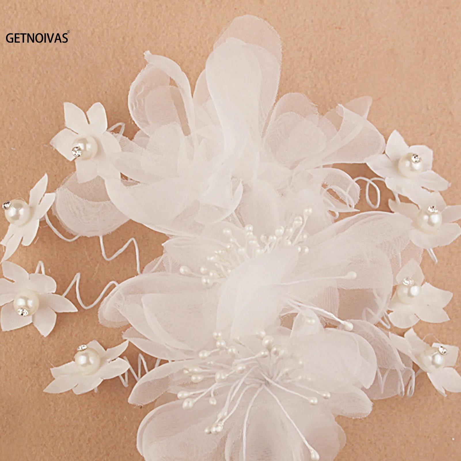 Женская заколка для волос ручной работы белая в цветочек