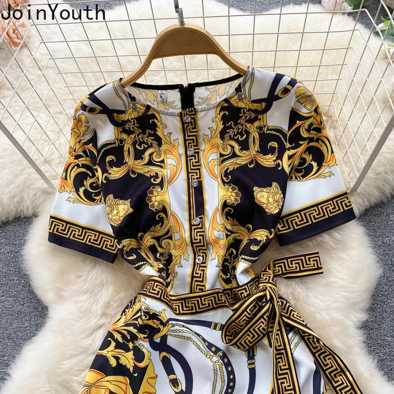 Женское платье с круглым вырезом длинным рукавом и кружевной талией