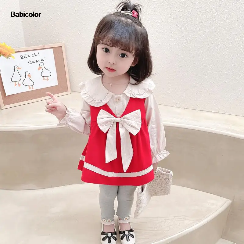 

Комплект с платьем на бретелях для маленьких девочек, осень 2022, новая Корейская версия повседневной детской одежды из трех предметов, компл...