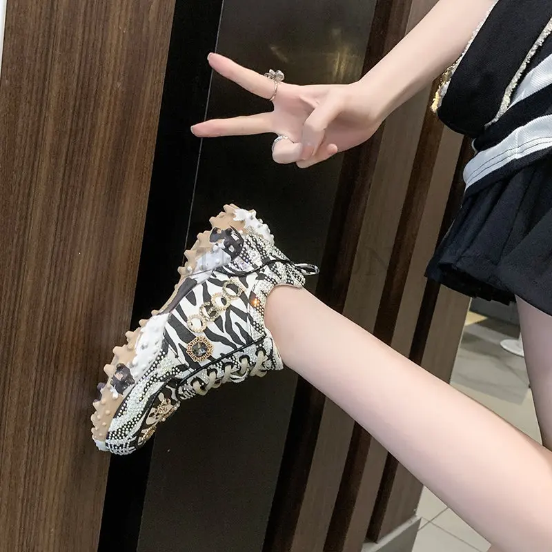 Summer Rhinestone Women Sneakser Ins Tide Diamond Breathable Luxury Designers Casual Thick Bottoms Dad Shoes