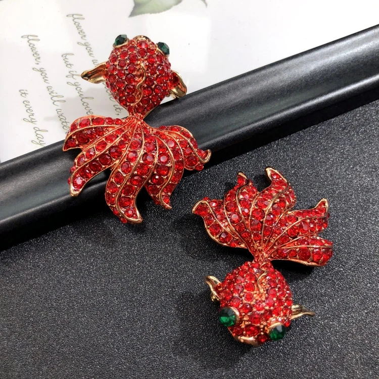 

2022 New Red Koi Brooch Female All-match Goldfish Brooch Coat Coat Corsage Temperament Accessories