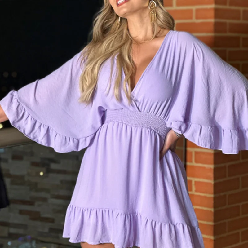 

Женское однотонное платье с V-образным вырезом и оборками