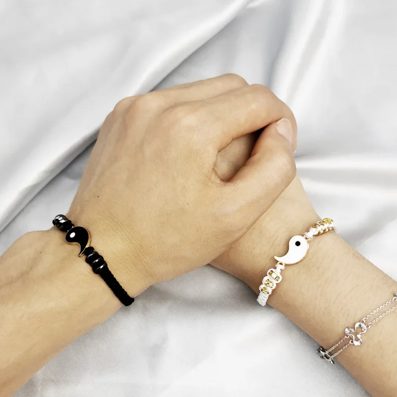 Парный браслет с вибрацией. Парные браслеты. Браслет передающий прикосновения. Парные браслеты вибрирующие. Bond touch браслет.