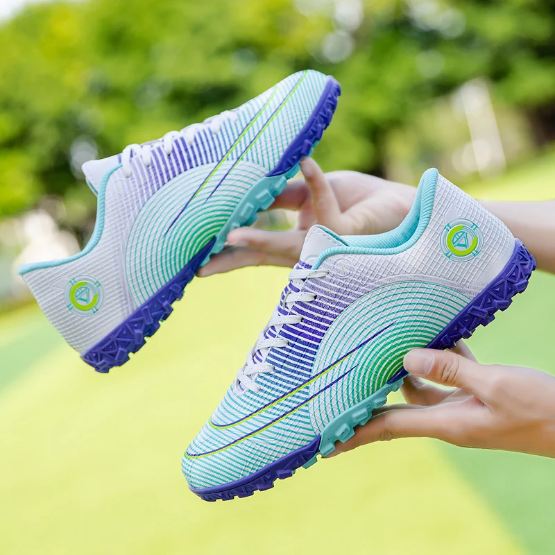 2022 Soccer Shoes For Men Adult Breathable Football Boots Boys Professional Playing Field TF/FG Cleats Kids Trainling Sneakers