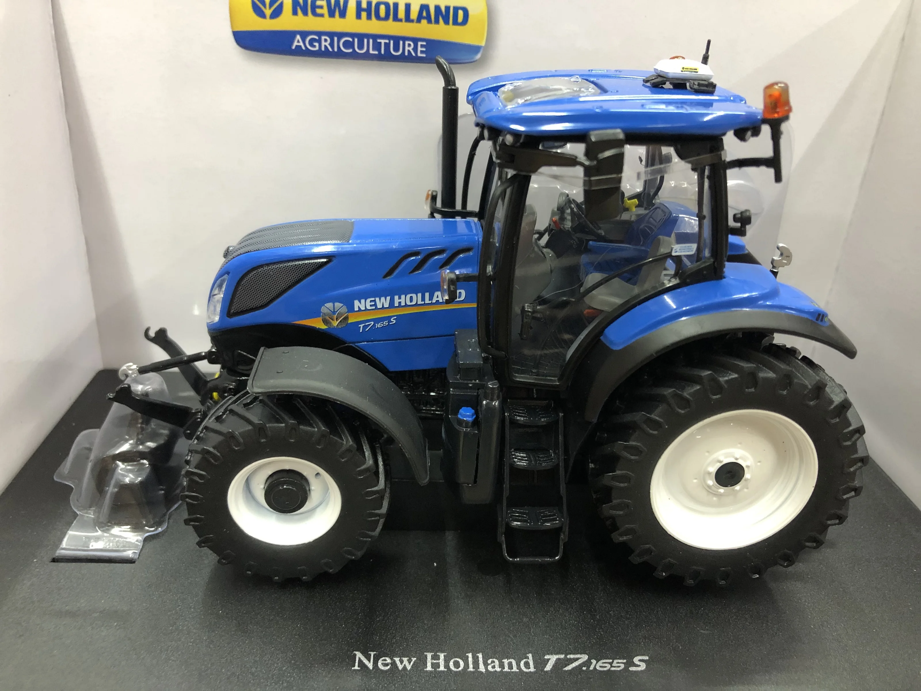 

Collectible Alloy Model Toy Gift UH 1:32 Scale New Holland T7.165S Tractor Agricultural Farm Vehicles DieCast Toy Model 5265