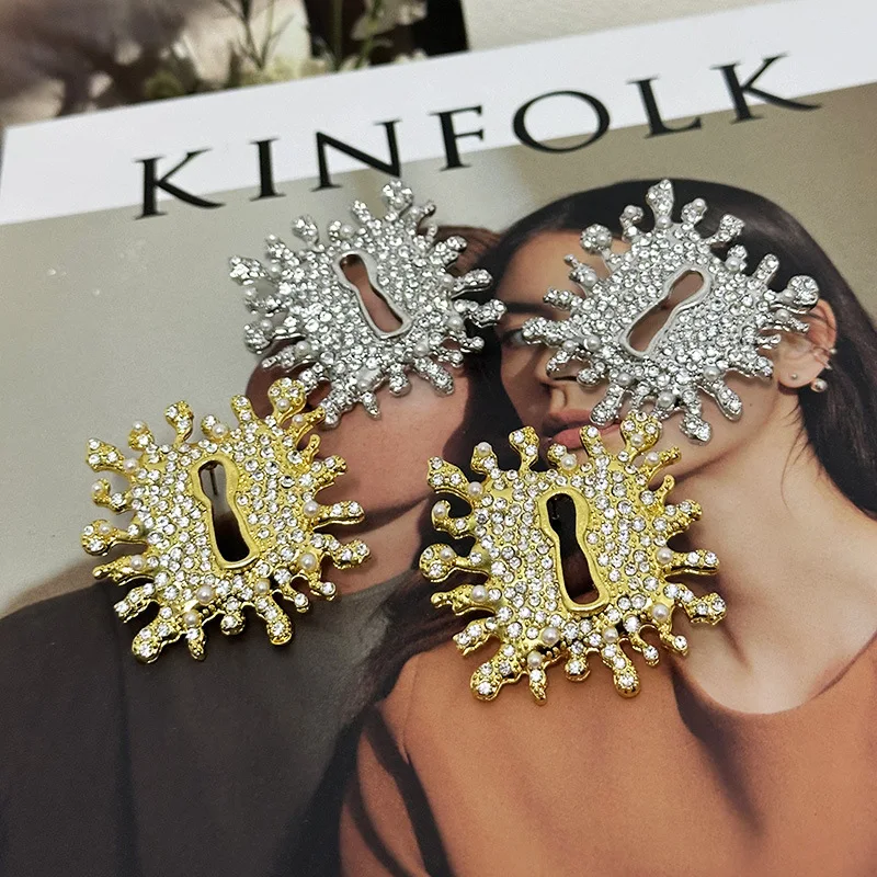 Серьги-гвоздики Portgas с кристаллами и жемчугом