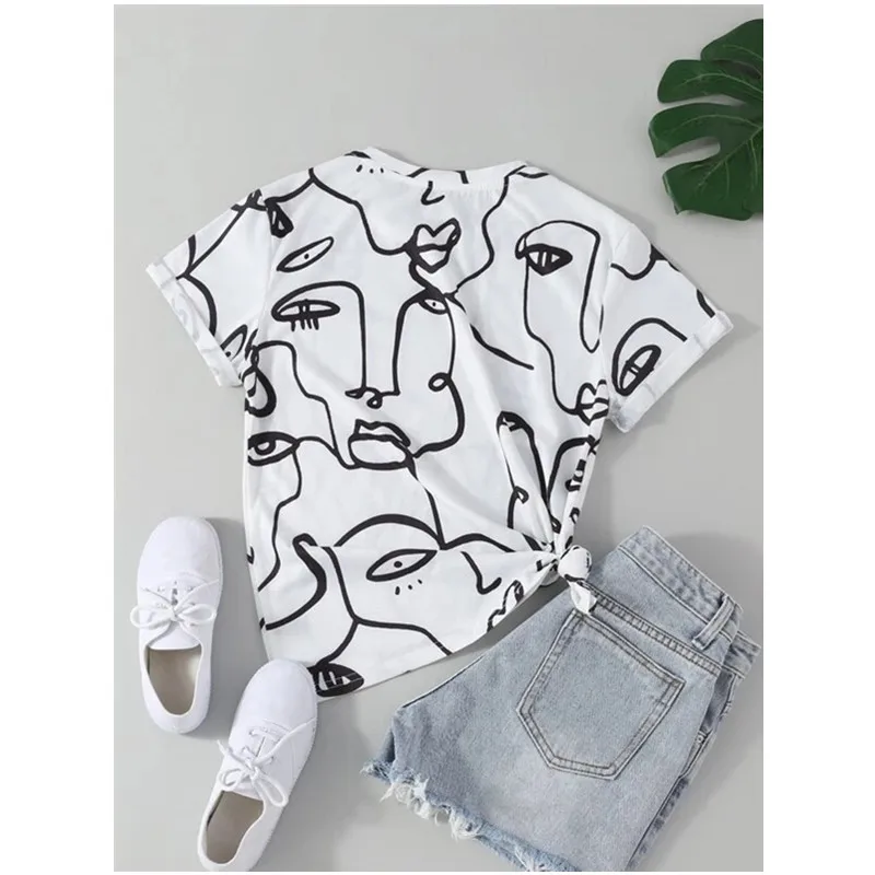 

Womens Figure Graphic Round Neck Tee