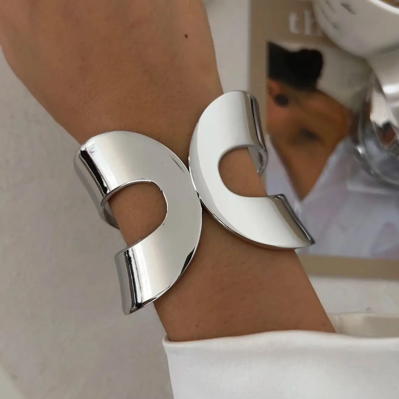 SHIXIN модный дизайн гладкий золотой цвет массивные пружинный браслеты для женщин