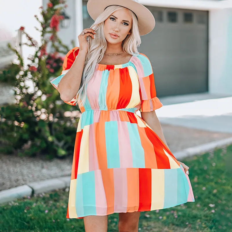 

Женское платье с коротким рукавом, квадратным вырезом и коротким рукавом