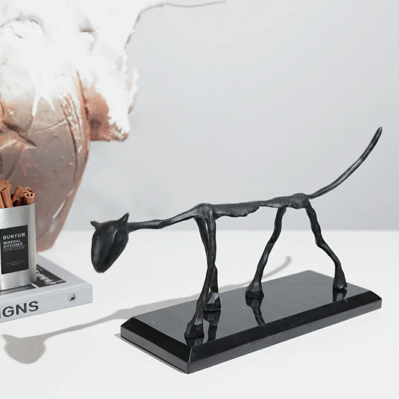 Современная Статуя кота и собаки из чугуна с абстрактной ходьбой