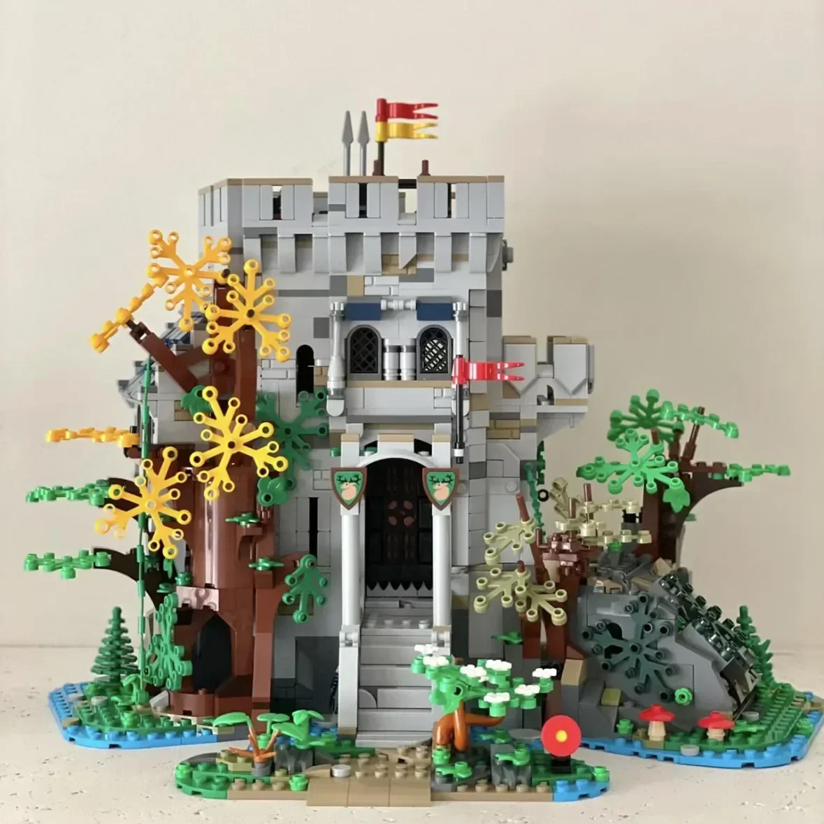 

NEW 1928PCS MOC 910001 European Medieval Castle In The Forest Building Blocks DIY Creative Ideas Bricks Toy Kid Christmas Gifts