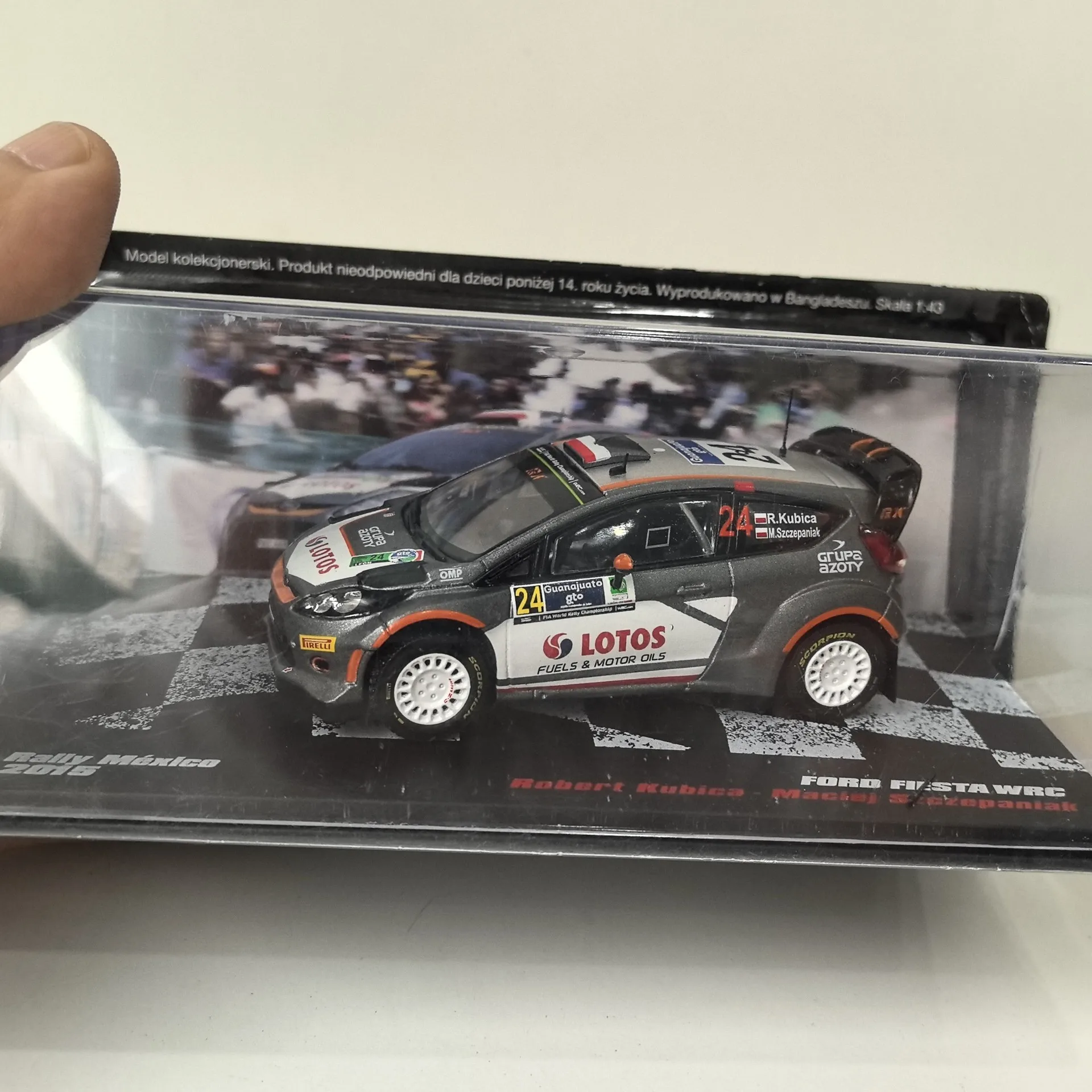 Фото Коллекционная модель IXO в масштабе 1/43 FORD FIESTA WRC # 24 2015 72 Модель автомобиля из сплава №2