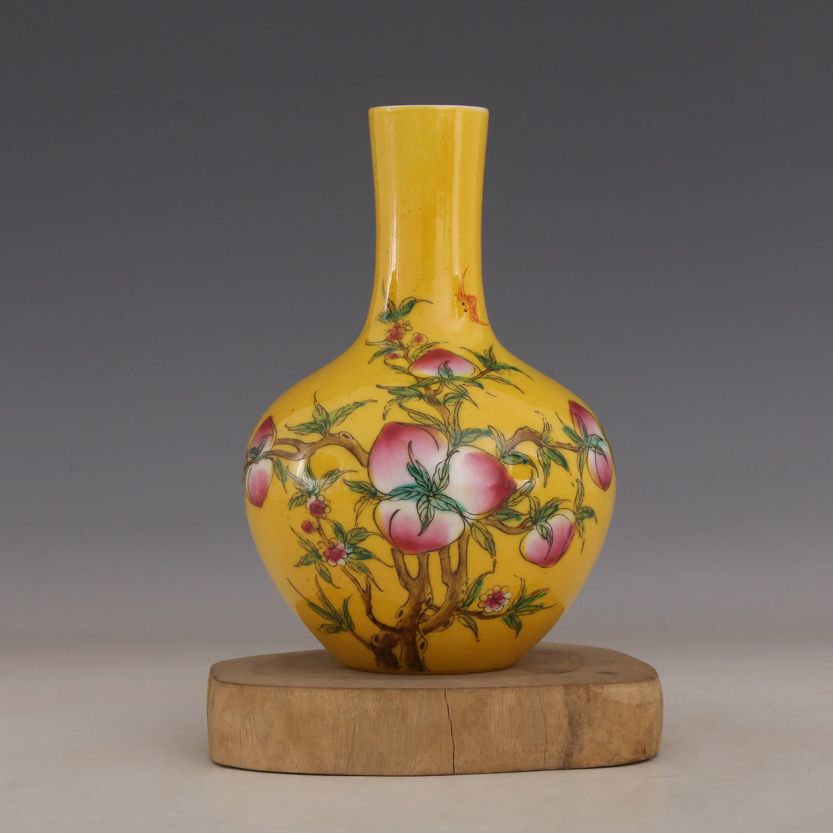 

the Republic of China famille rose vase handpainted peach celestial sphere vase